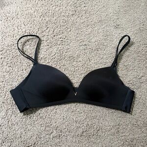 Victoria’s Secret 34B Bra Black Padded No Wire Basic Adjustable Straps Comfy